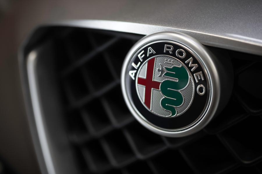 Логотип Alfa Romeo Mole Costruzione Artigianale 001 (960) 2018 года  (фото 7 из 83)
